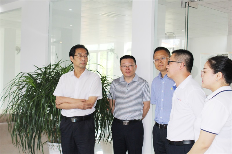熱烈歡迎黃荊國、李文副市長一行來我公司視察指導(dǎo)工作